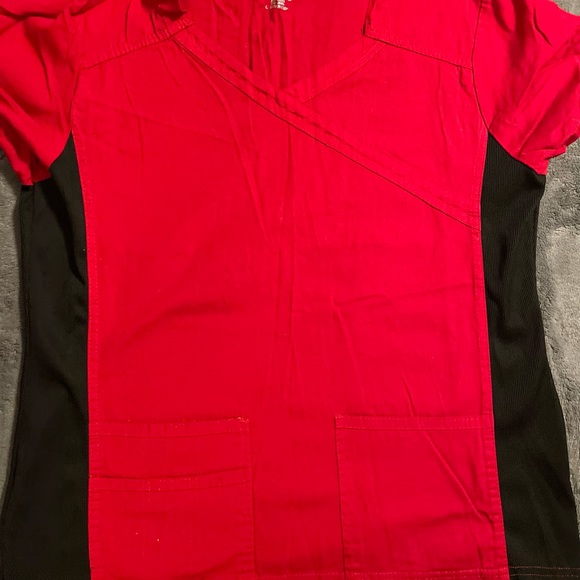 Scrub tops - Picture 15 of 16